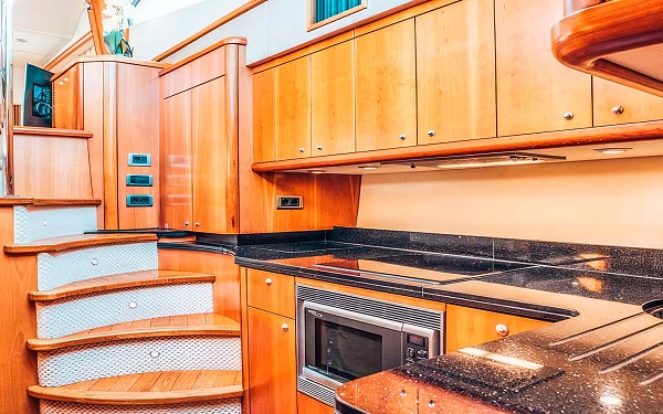 Аренда моторной яхты Sunseeker Manhattan 54 в Миконосе